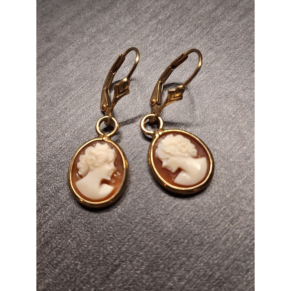 Vintage 14K Yellow Gold Shell Cameo Leverback Drop Earrings Carnelian Orange